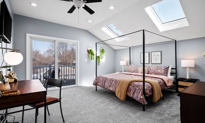 Detroit - Shoreway Apartment | Hot Tub|N64|Mins to Downtown|Sleeps 8