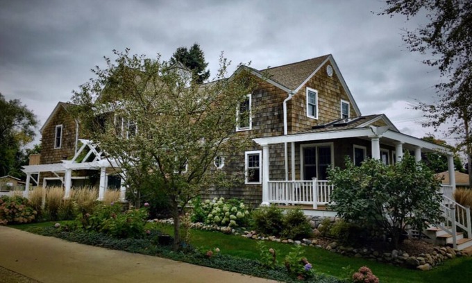 Kenosha House | Hot tub relaxing retreat. Large group gatherings! Business travel.