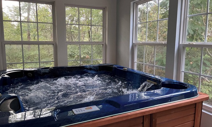 Eagle Rock House | HOT TUB - The Lodge - 4 bedroom home at Table Rock Lake - 2 blocks from water