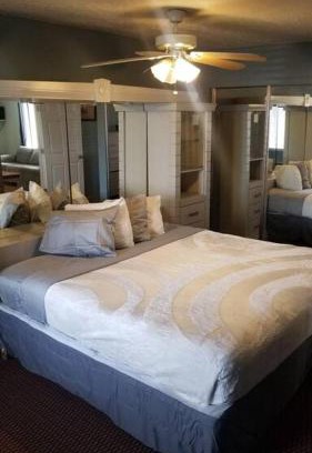 Stillwater Apartment | Hotel 5 Beds & 3 Baths Sleeps 11 Hotel Room Suite 102 Booking