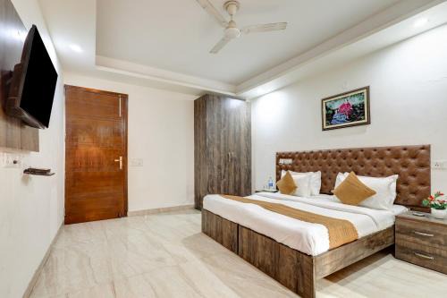 Chhatarpur Bed & Breakfast | Hotel Aron By The Premium Villa