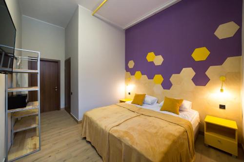 Desnyans'kyi District Hotel | HOTEL Bee Station
