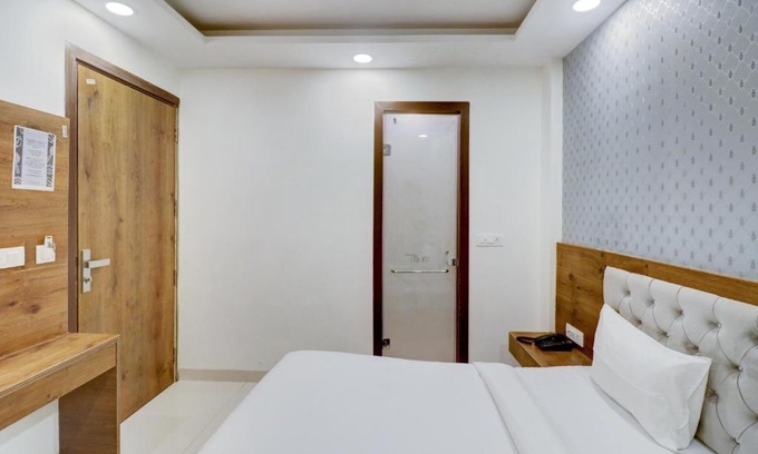 Mahipalpur Extension Hotel | Hotel Breezy