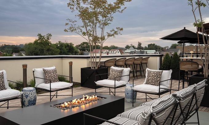 Leesburg's Old and Historic District Hotel | Hotel Burg