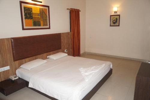 Rudrapur Hotel | HoTEL CENTER POINT