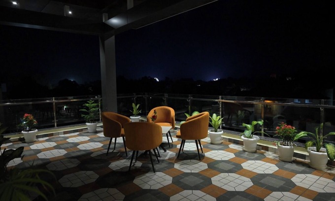 Sarnath Hotel | Hotel Days Inn