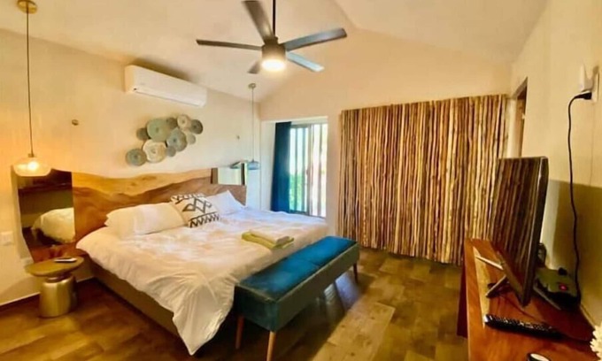 Downtown Cancun Hotel | Hotel downtown Cancun, great location! Private room.