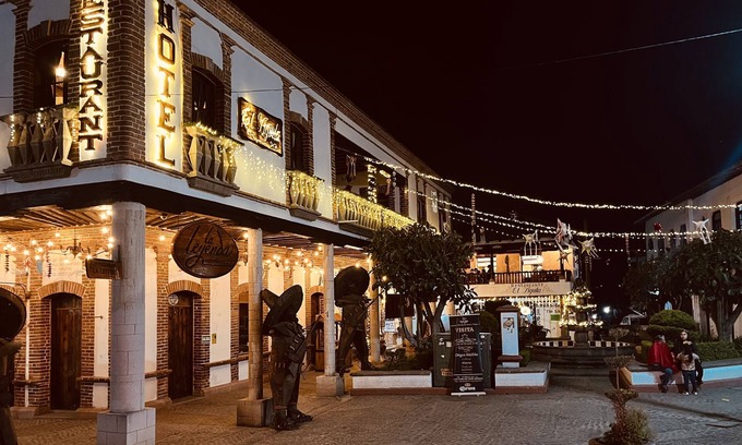 Villa del Carbon Hotel | Hotel El Aguila