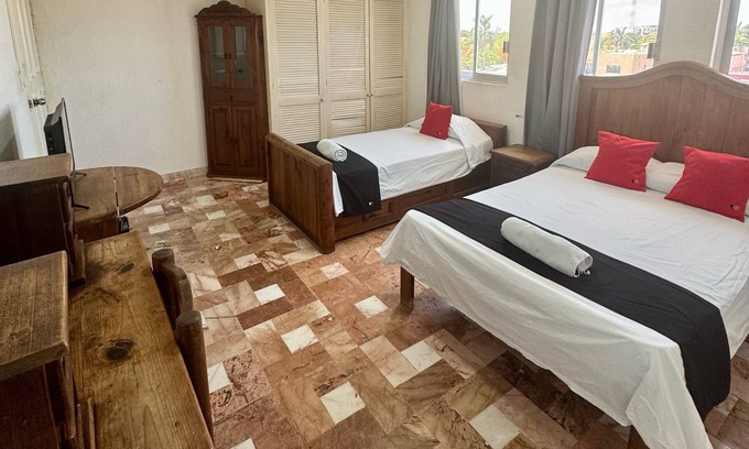 Downtown Cancun Hotel | HOTEL FARALLON INN