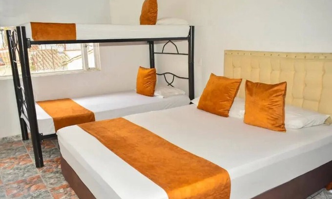 Suba Bed & Breakfast | Hotel Flamante Bulevar- Quadruple Room with bathroom 2
