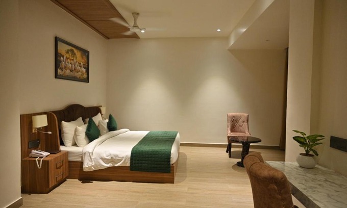 Aligarh Hotel | Hotel Gold In Leaf