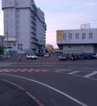 Dniprovs'kyi District Apartment | Hotel HEADWAY