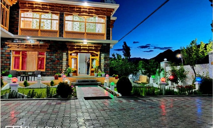 Leh Hotel | Hotel Jeevanam Villa