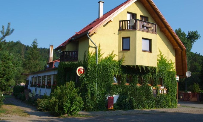 Zlenice Hotel | Hotel Kormoran