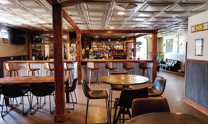 Douglas Hotel | Hotel LaBonte