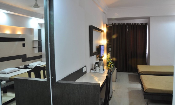 Maharana Pratap Nagar Hotel | Hotel Lake Princess