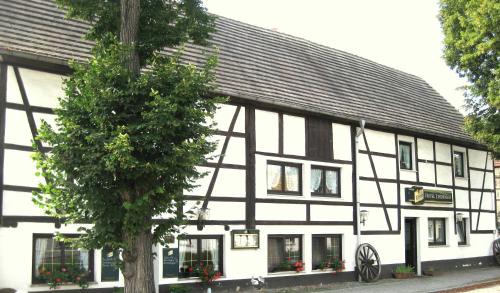 Bad Lauchstadt House | Hotel Lindenhof