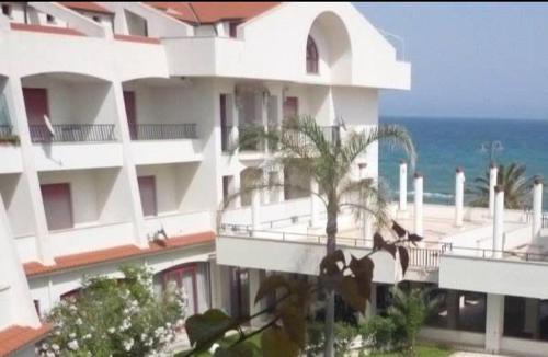 Brancaleone Marina House | Hotel Lungomare Brancaleone