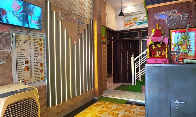 Ayodhya Hotel | Hotel Nirmala Palace Ayodhya