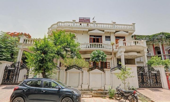 Gomti Nagar House | Hotel Oakland