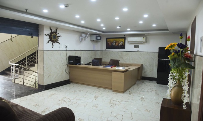 Delhi Hotel | HOTEL OM REGENCY