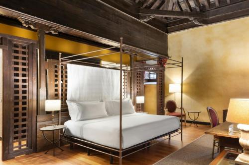 Centro - Sagrario Hotel | Hotel Palacio de Santa Paula, Autograph Collection