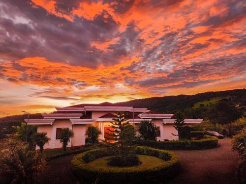 Fraijanes Hotel | Hotel Poas Paradise