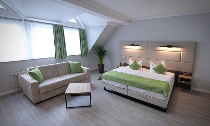 Woltersdorf Hotel | Hotel & Restaurant Kranichsberg