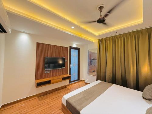 Delhi House | Hotel Rock View