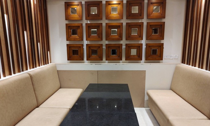 Jhansi Hotel | Hotel Samrat