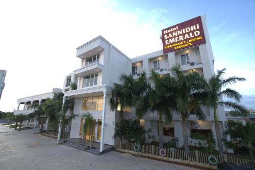 Bhongir Hotel | Hotel Sannidhi Emerald