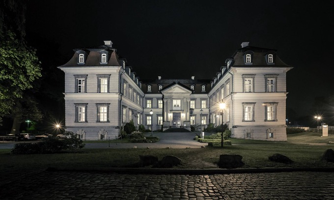 Neustadt-Glewe Hotel | Hotel Schloss Neustadt-Glewe
