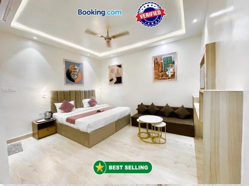 Varanasi Hotel | HOTEL THE BANARAS STAY ! VARANASi होटल द बनारस स्टे, பனாரஸ் தங்கும் ஹோட்டல்f, Air-Conditioned hotel with off site Parking availability, near Kashi Vishwanath Temple, and Ganga ghat - 2