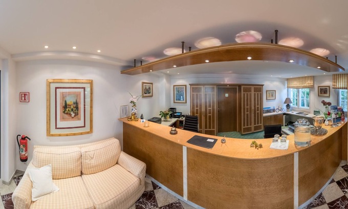 Lohausen Hotel | Hotel Villa im Park