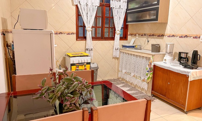 Mambucaba Apartment | House in Prainha de Mambucaba. One block from the sea.