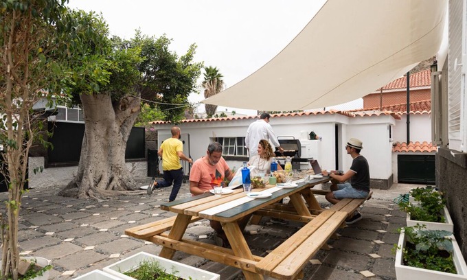 Las Palmas de Gran Canaria House | House With Large Garden and 4 Bedrooms in Ciudad Jardin