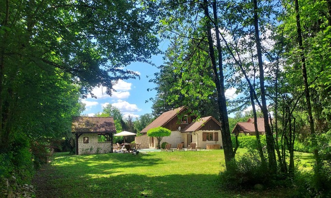 Saint-Christophe-sur-Guiers House | House with swimming pool and private beach on the river 30 minutes from the slopes