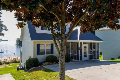 Leesburg House | House #06 Heart of the Bay (Pet Friendly) Private Pier