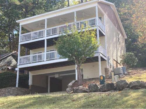 Leesburg House | House #16 - Weiss Decision - (No pets) Lake View