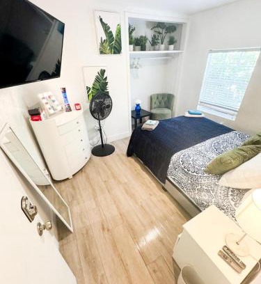 Midtown Apartment | House 2 Bedrooms plus CouchBed Best Location MIami Private Parking, Laundry, Storage for Luggage