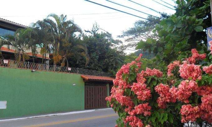 Maresias House | HOUSE 3 bedrooms +3 bathrooms Accommodates up to 08 people. . (50mts from the beach + close to local shops)