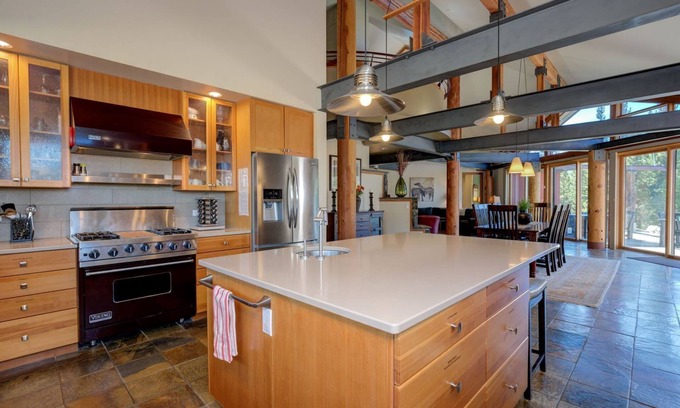 Big Sky House | House 5 Bedrooms + Rec./Bunkroom, 5 Baths, (Sleeps 15)