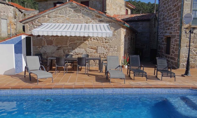 Muros House | House As Xardeiras. House with swimming pool and t