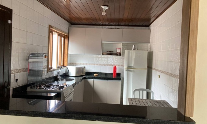 Saco da Ribeira House | house close to the beach, very spacious and cozy