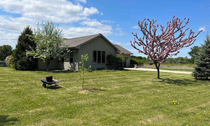 Black Wolf House | House for EAA, 6 miles from grounds