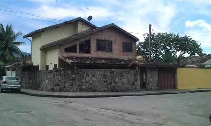 Umuarama House | House for rent in the Center of Ubatuba