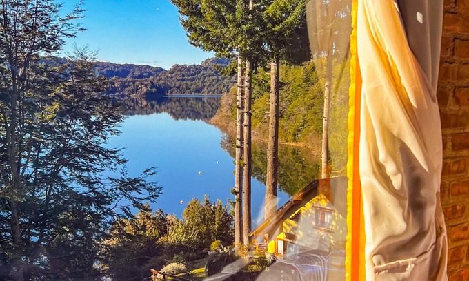 Villa Catedral House | House in Bariloche: stunning views of the lake and mountains