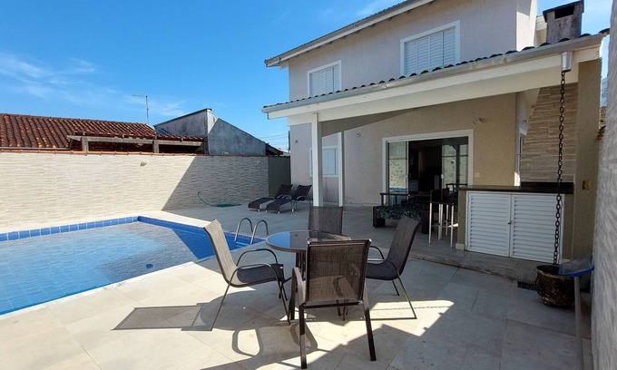 Caraguatatuba House | House in Caraguatatuba, gated community, with private pool and Wi-Fi