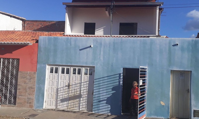 Itaberaba House | HOUSE IN FRONT OF A GARDEN CALLED: SQUARE OF THE ANTS WITH 1ST FLOOR.