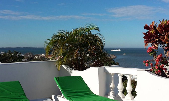 Mahahanga Tanana House | HOUSE IN THE CORNICE WITH MAGNIFICENT SEA VIEW